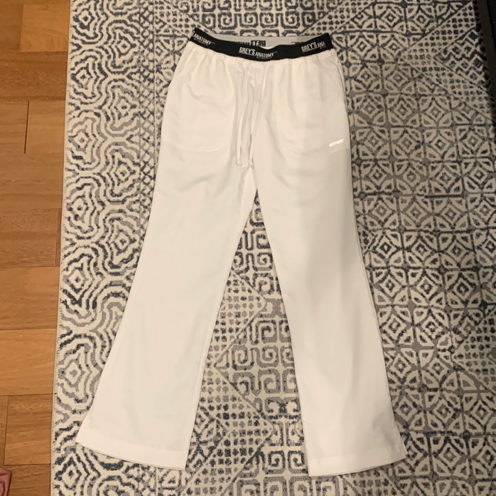 White Grey’s Anatomy scrub pants, size extra small